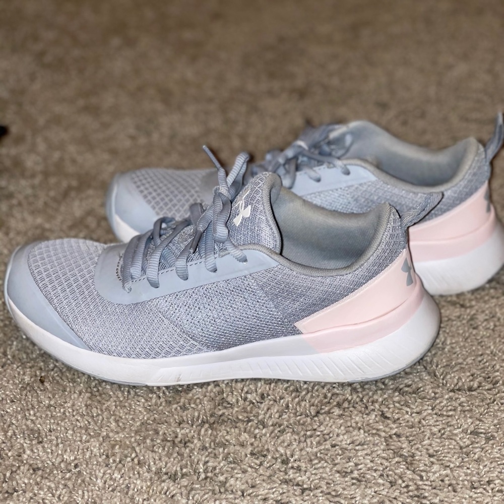 Under Armer women shoes